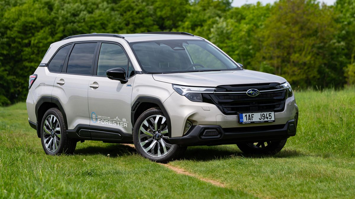 Houževnaté SUV, které nespěchá, ale projede snad všude: Subaru Forester je v nové generaci ještě dotaženější nezmar